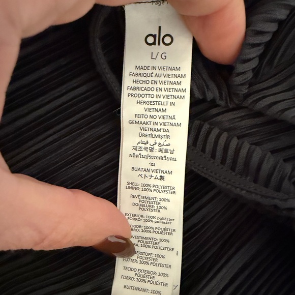 ALO Cropped Micro Plisse Jacket - Black, Size L - Picture 12 of 15